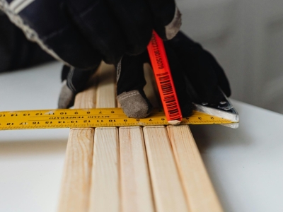 Moulures bois sur mesure : des solutions adaptées à chaque projet